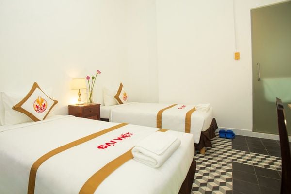 The Rice Hotel is located in the city center, convenient for traveling