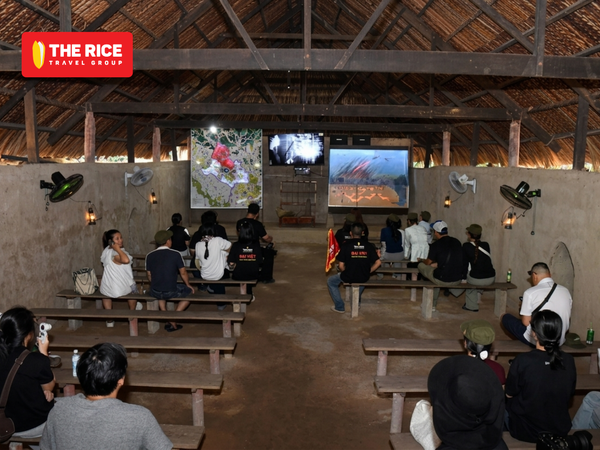 Đến đây, bạn sẽ được xem qua thước phim tài liệu về đời sống của người dân Củ Chi thời chiến