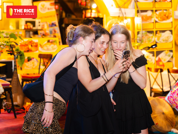 Du khách khi trải nghiệm Bùi Viện về đêm vô cùng hào hứng
