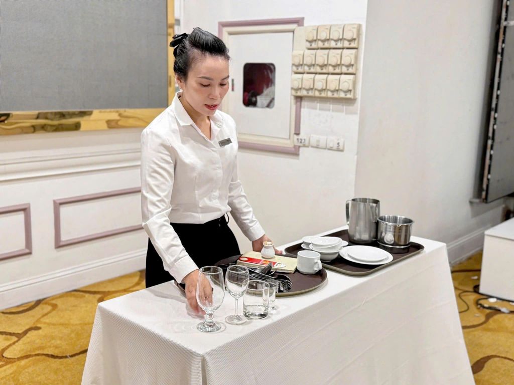 Nhận biết công cụ dụng cụ trong phục vụ