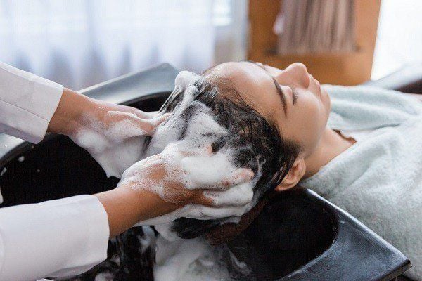 Cô dâu nên gội đầu trước khi tổ chức đám cưới