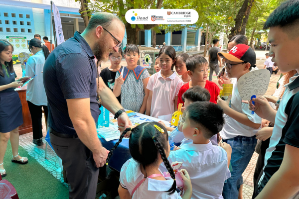 iLEAD AMA tổ chức hoạt động trải nghiệm cho học sinh tại các trường tiểu học Huế