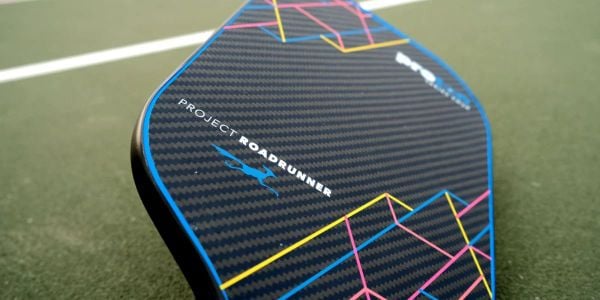 Vợt Pickleball Proton Series 4 Project Roadrunner — ngoại hình đen lì Aerospace Carbon Kevlar tại XBSPORTS
