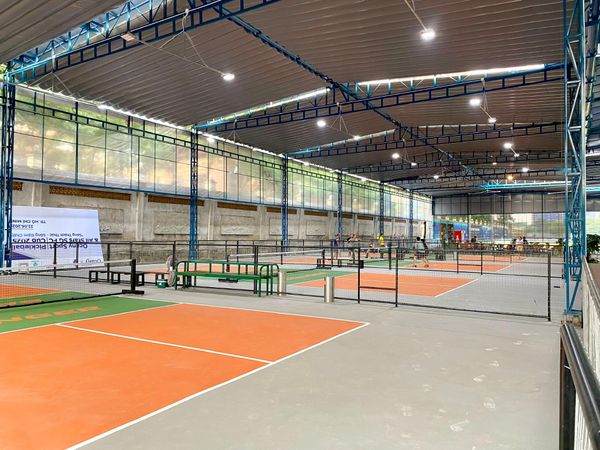 Sân pickleball TPHCM tiêu chuẩn quốc tế — mặt sân composite chất lượng cao
