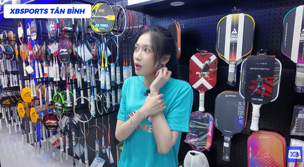 Team nhà XBSports giao lưu trên sân 909 Trường Chinh — không khí vui và cú smash rất thật