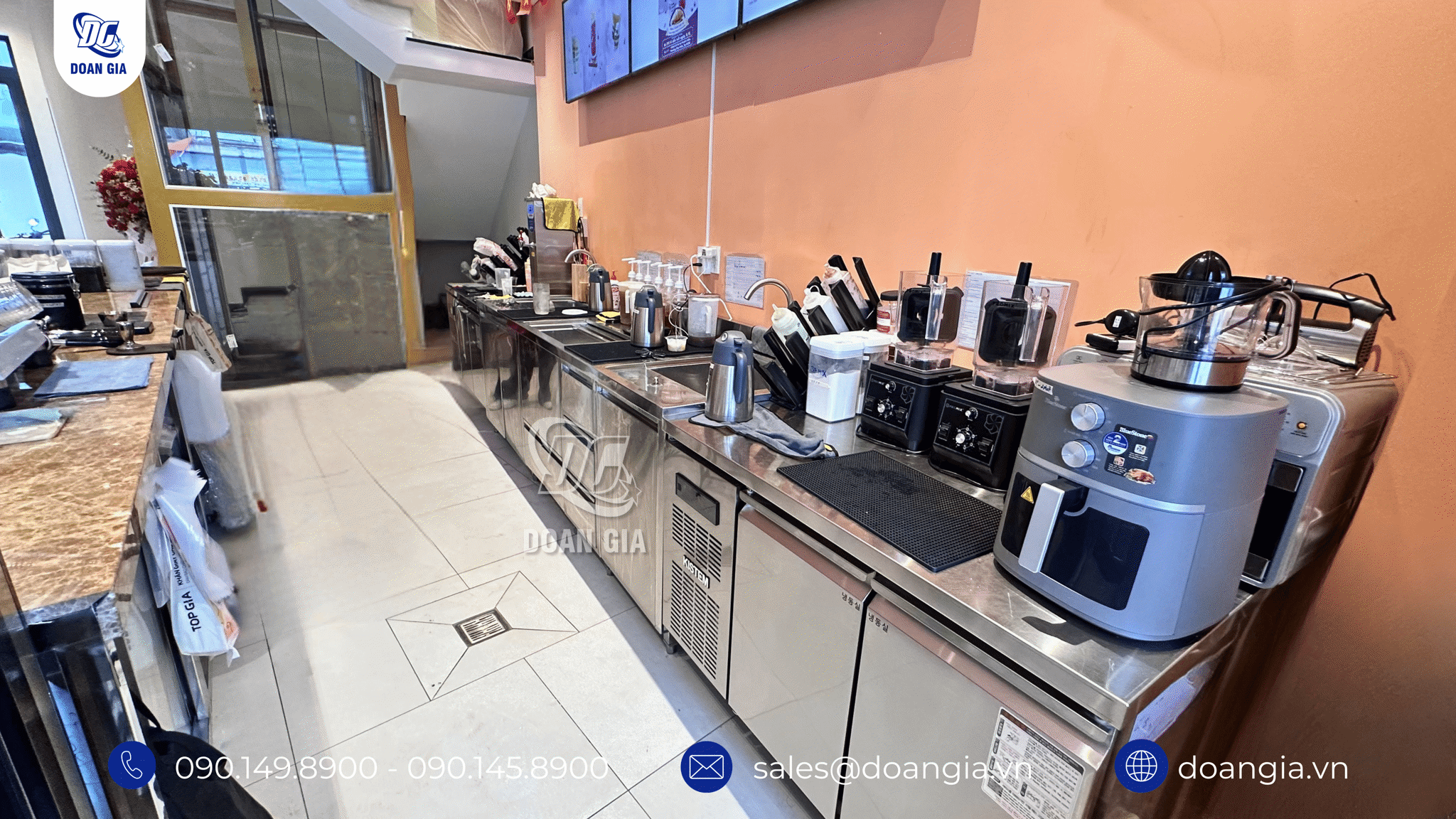 thiết kế quầy pha chế inox The Coffee Shop