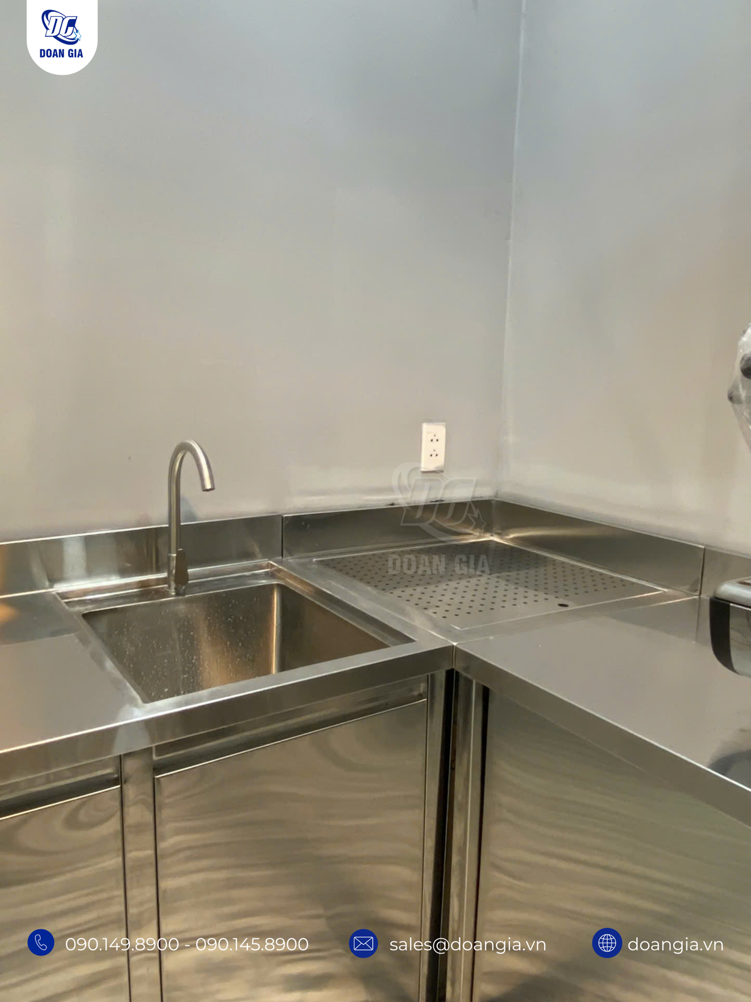 thiết kế quầy pha chế inox