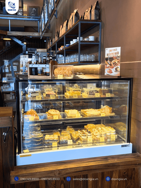 tủ trưng bày bánh lạnh