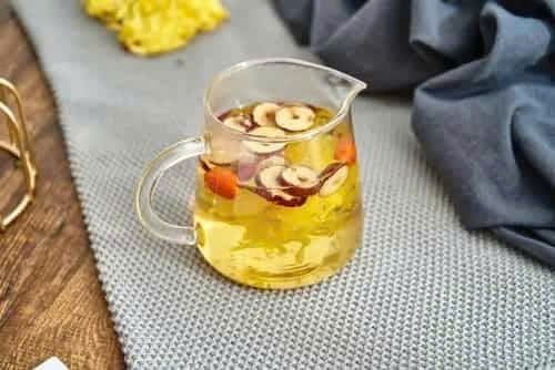 Cách làm trà hoa cúc kỷ tử thơm ngon, tốt cho sức khỏe. Nguồn: internet