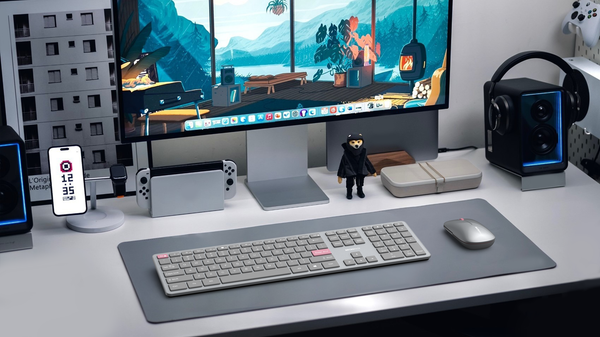 Setup bàn làm việc tối giản với bàn phím chuột micropack