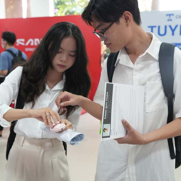 Sinh viên Hutech hào hứng trải nghiệm sản phẩm Micropack