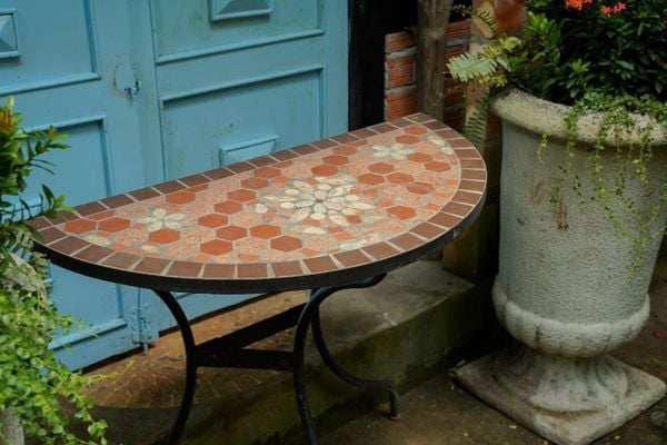 Bàn đá Mosaic mặt bán nguyệt