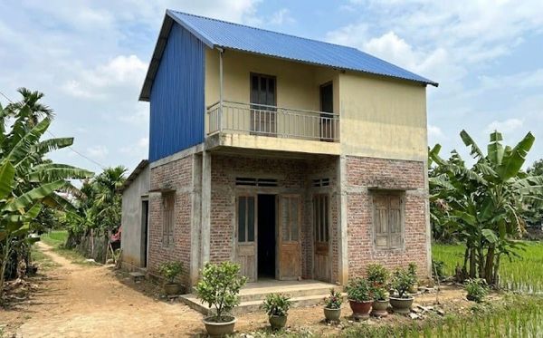 Mẫu nhà 2 tầng nông thôn 400 triệu mái tôn