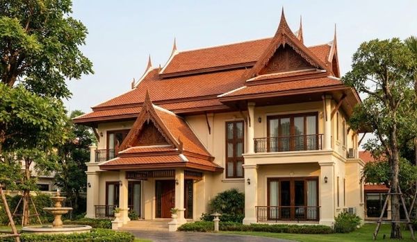 Mẫu nhà mái Thái 2 tầng 4 phòng ngủ cổ điển