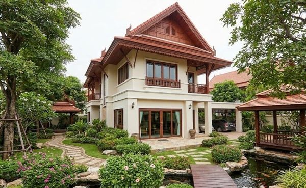 Mẫu nhà mái Thái 2 tầng 4 phòng ngủ có sân vườn