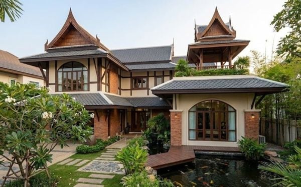 Mẫu nhà mái Thái 2 tầng 4 phòng ngủ 1 tum
