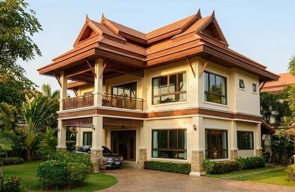 Mẫu nhà mái Thái 2 tầng 4 phòng ngủ vuông