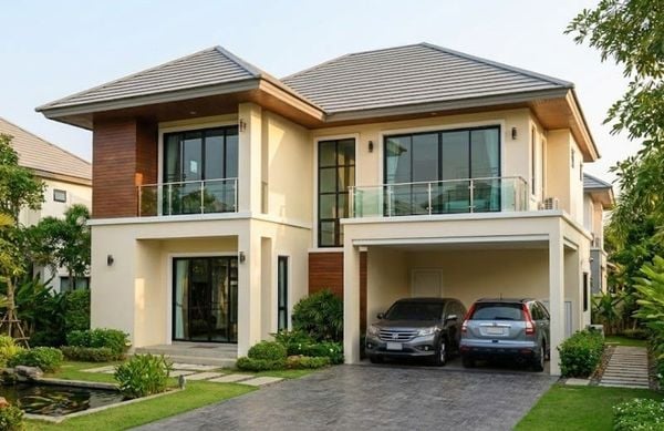 Mẫu nhà mái Thái 2 tầng 4 phòng ngủ vuông