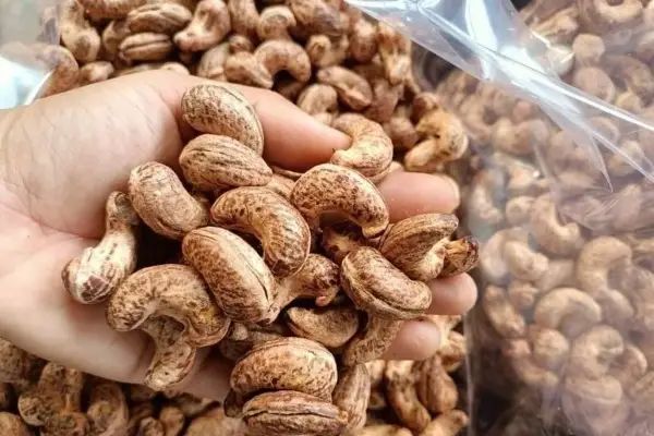 Người lớn tuổi ăn hạt điều được không? Ăn thế nào cho đúng