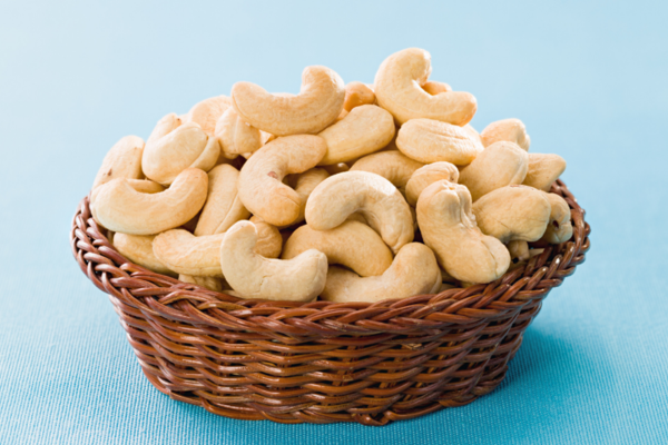 Hạt điều cho người ăn chay thường được xay thành sốt kem thực vật