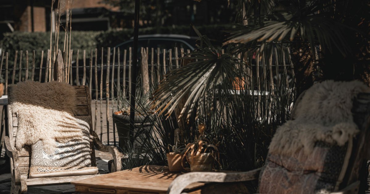 Gỗ Teak Là Gì? Ưu Điểm và Ứng Dụng Của Gỗ Teak Trong Nội Thất