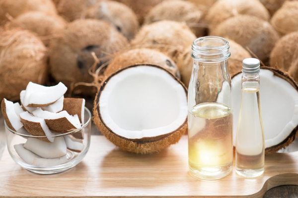 dưỡng môi bằng dầu dừa