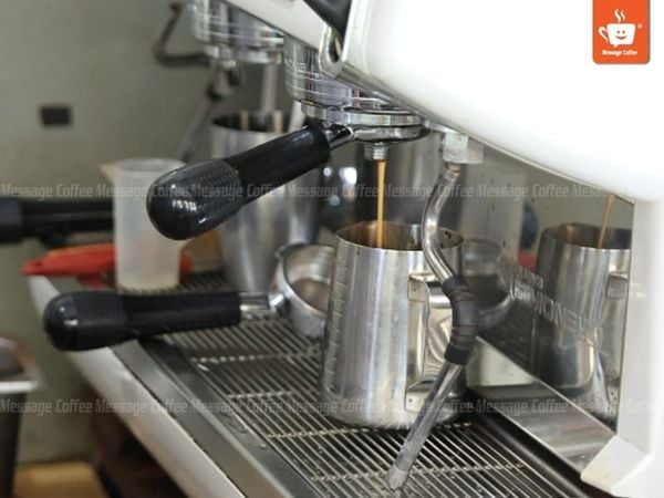 nhuong-quyen-xe-cafe-pha-may