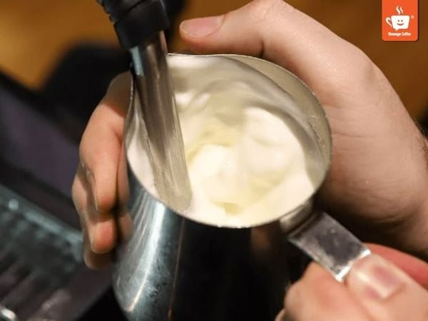 Sữa lạnh pha Flat White