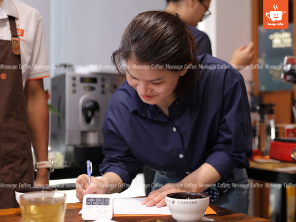 messagecoffee-cupping-coffee-la-gi