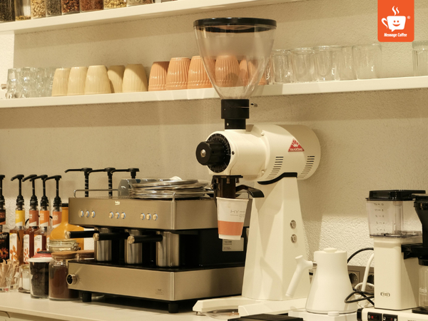 messagecoffee-dau-tu-vao-quan-cafe-sach