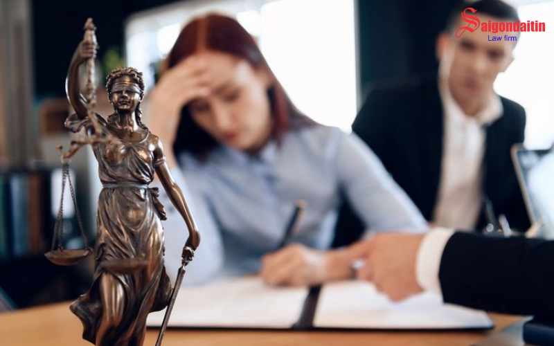 đồ họa miêu tả chia tay đòi lại tiền, pháp luật có chấp nhận không?