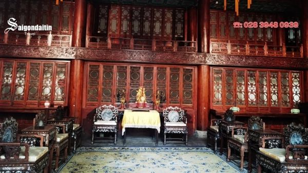 Chân dung Hòa Thân