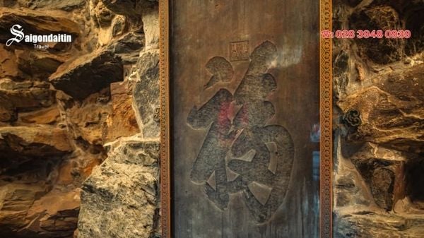 Chân dung Hòa Thân