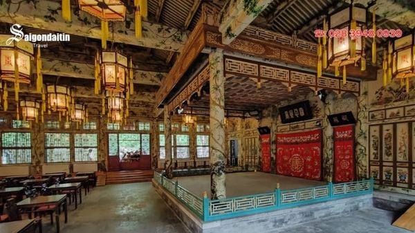 Chân dung Hòa Thân