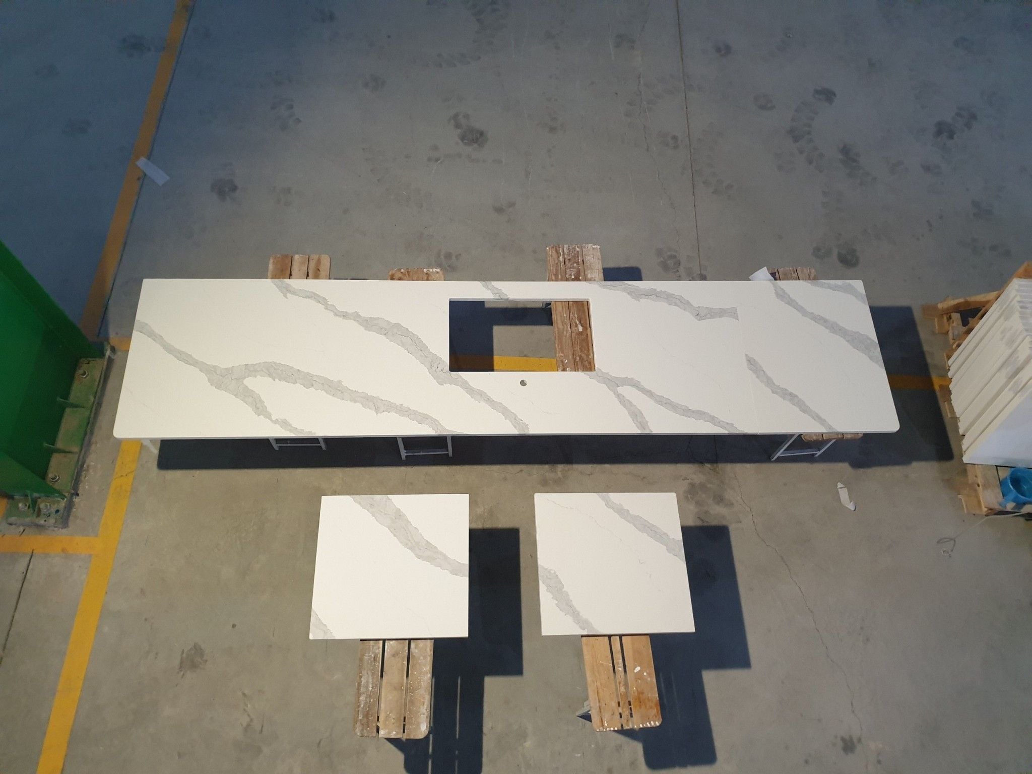 Eliminating edge chipping in quartz cut to size fabrication
