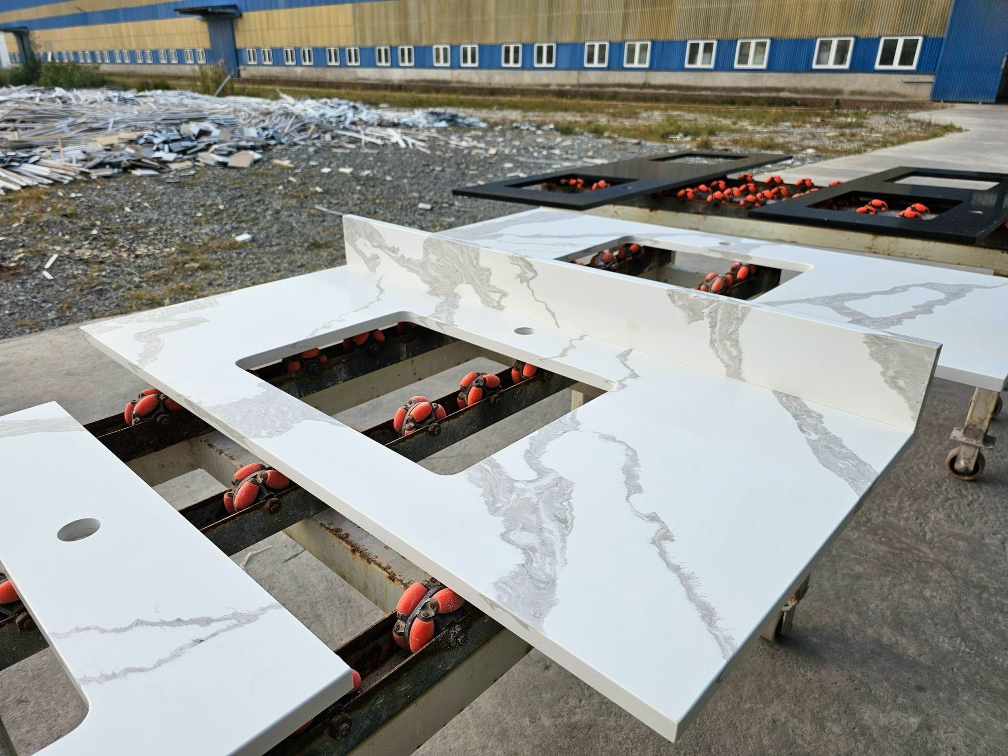 Engineering excellence in quartz countertops cut to size for B2B
