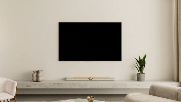 Soundbar Devialet Dione Opéra de Paris mạ vàng xem phim Dolby Atmos