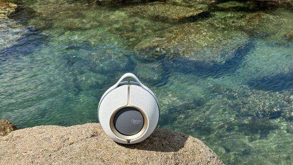 Devialet Mania phiên bản Opéra de Paris mạ vàng 24k