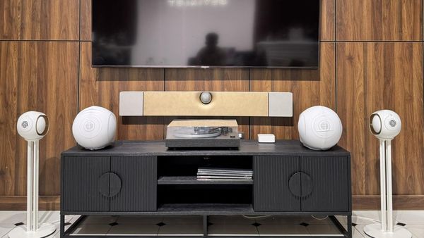 So sánh nên mua Soundbar Dione hay cặp loa Phantom Stereo