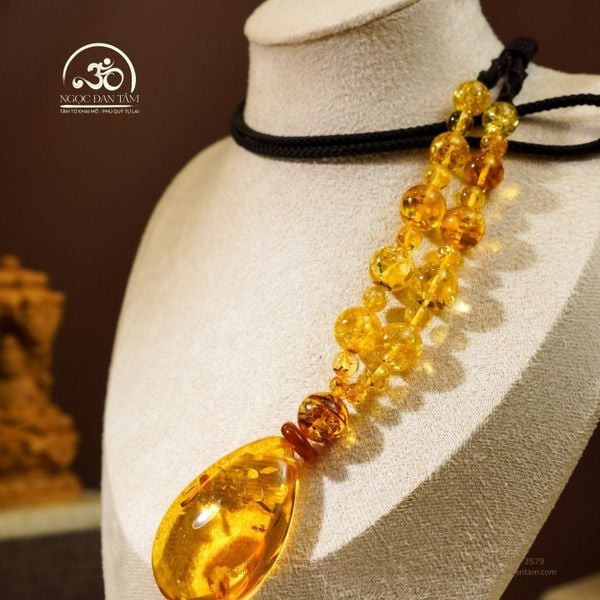 Vì sao trọng lượng và màu sắc quyết định giá trị hổ phách