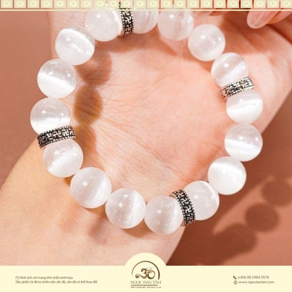 vòng tay đá selenite hợp với người tuổi tị 2026