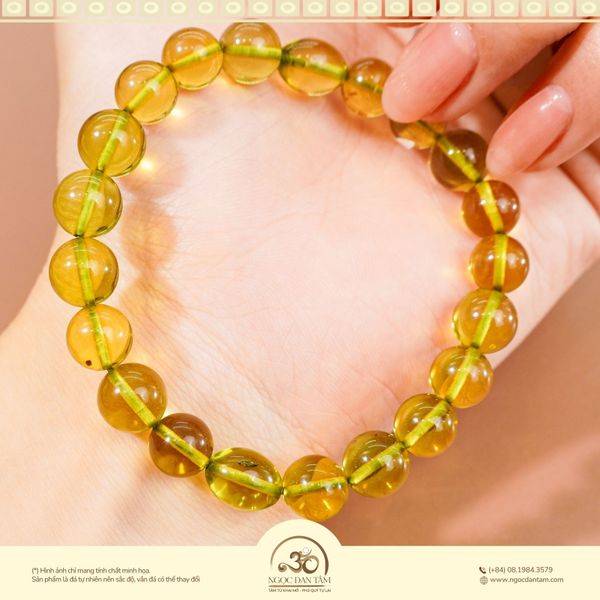 Vòng hổ phách cho bé nên dùng dây cotton hoặc silk tự nhiên