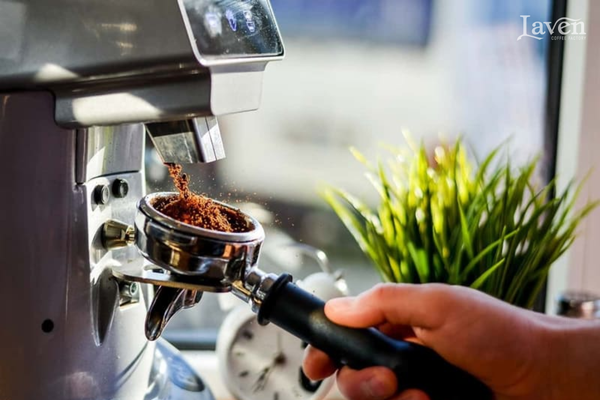 may-xay-ca-phe-tu-dong-chuyen-nghiep-cho-quan-laven-coffee-bien-hoa-hcm