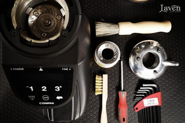 cach-ve-sinh-may-xay-co-va-may-xay-tu-dong-don-gian-quan-ca-phe-can-biet-bien-hoa-ho-chi-minh-laven-coffee