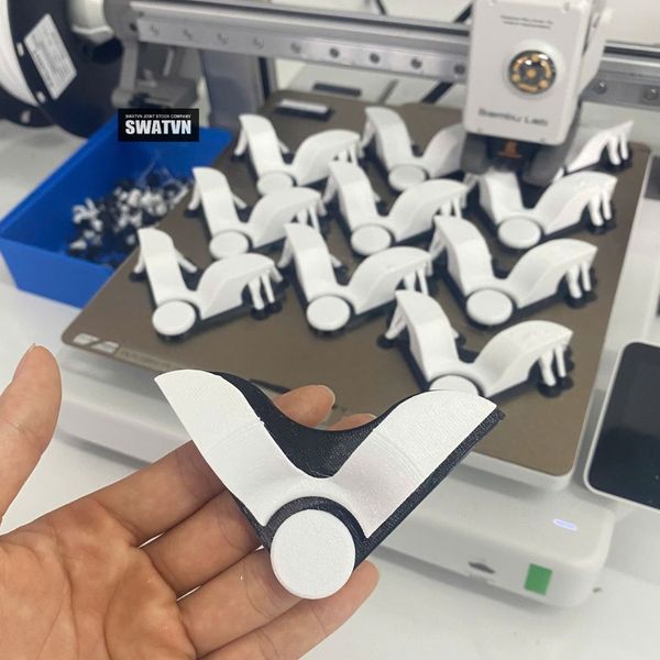 sản xuất móc treo vợt