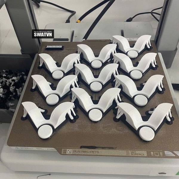 sản xuất móc treo vợt