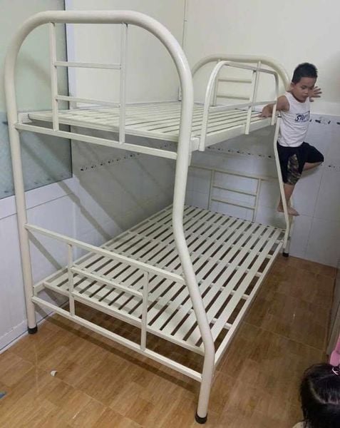 Mẫu giường tầng sắt hộp vuông 1m2 giá rẻ TPHCM