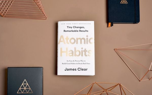 Atomic Habits - James Clear - Review Sách