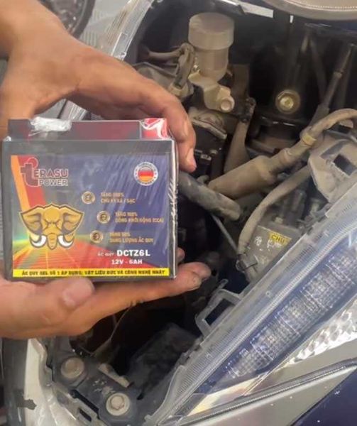 thay-binh-ac-quy-xe-lead-terasu