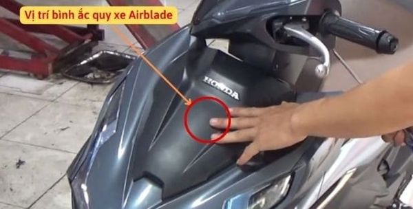 binh-ac-quy-xe-airblade-nam-o-dau